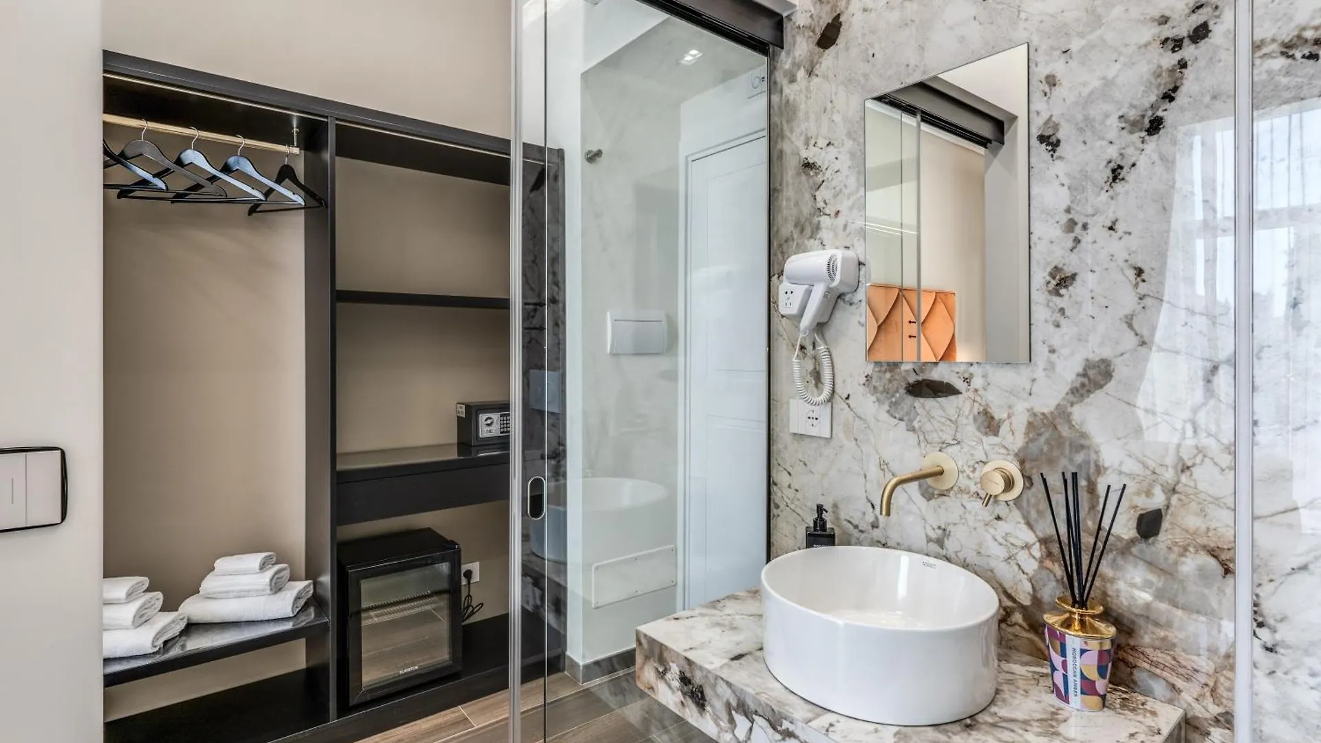 Atarooms Suites Napoli Italia