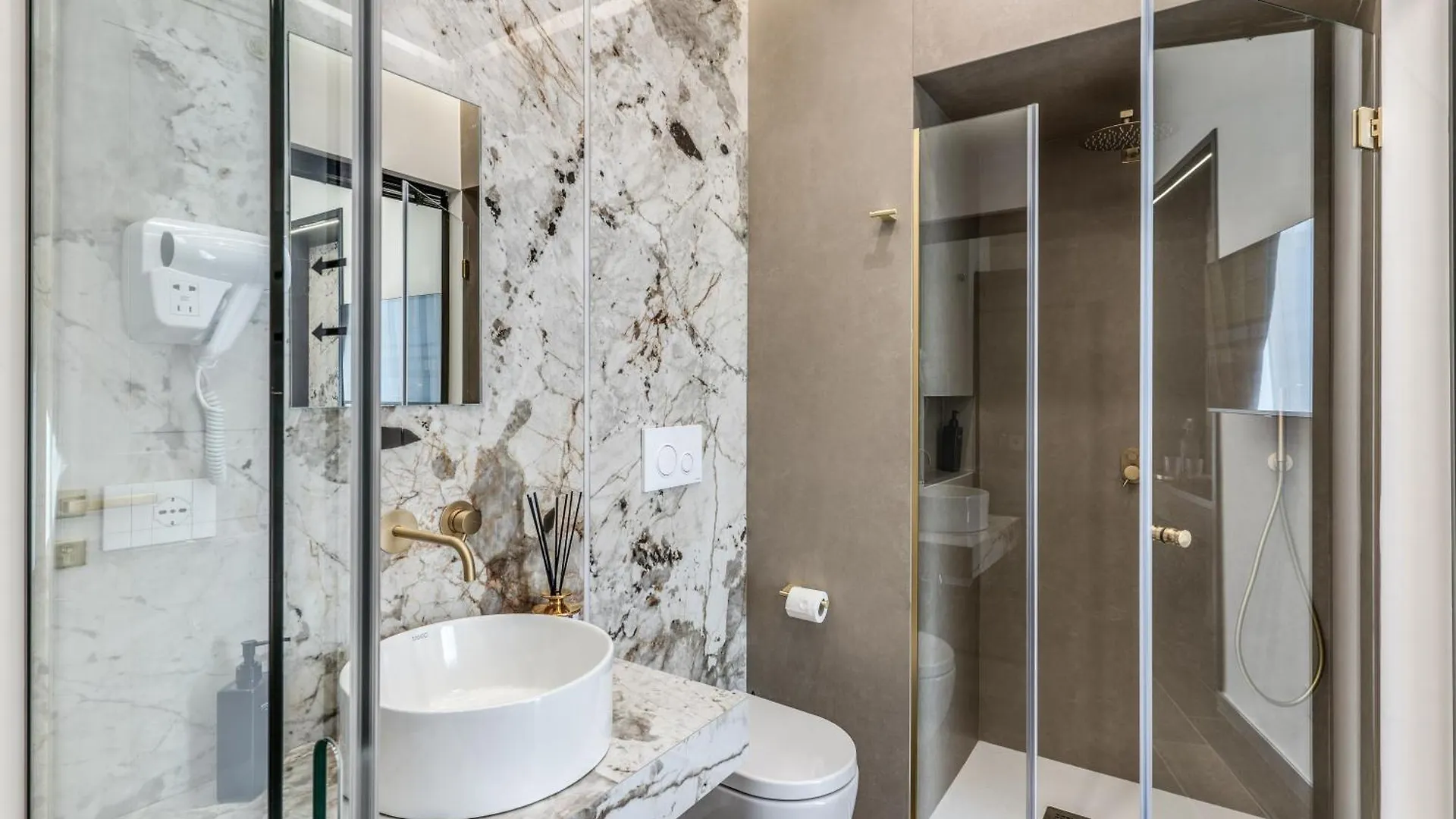 Atarooms Suites Napoli 0*, Nápoles Italia