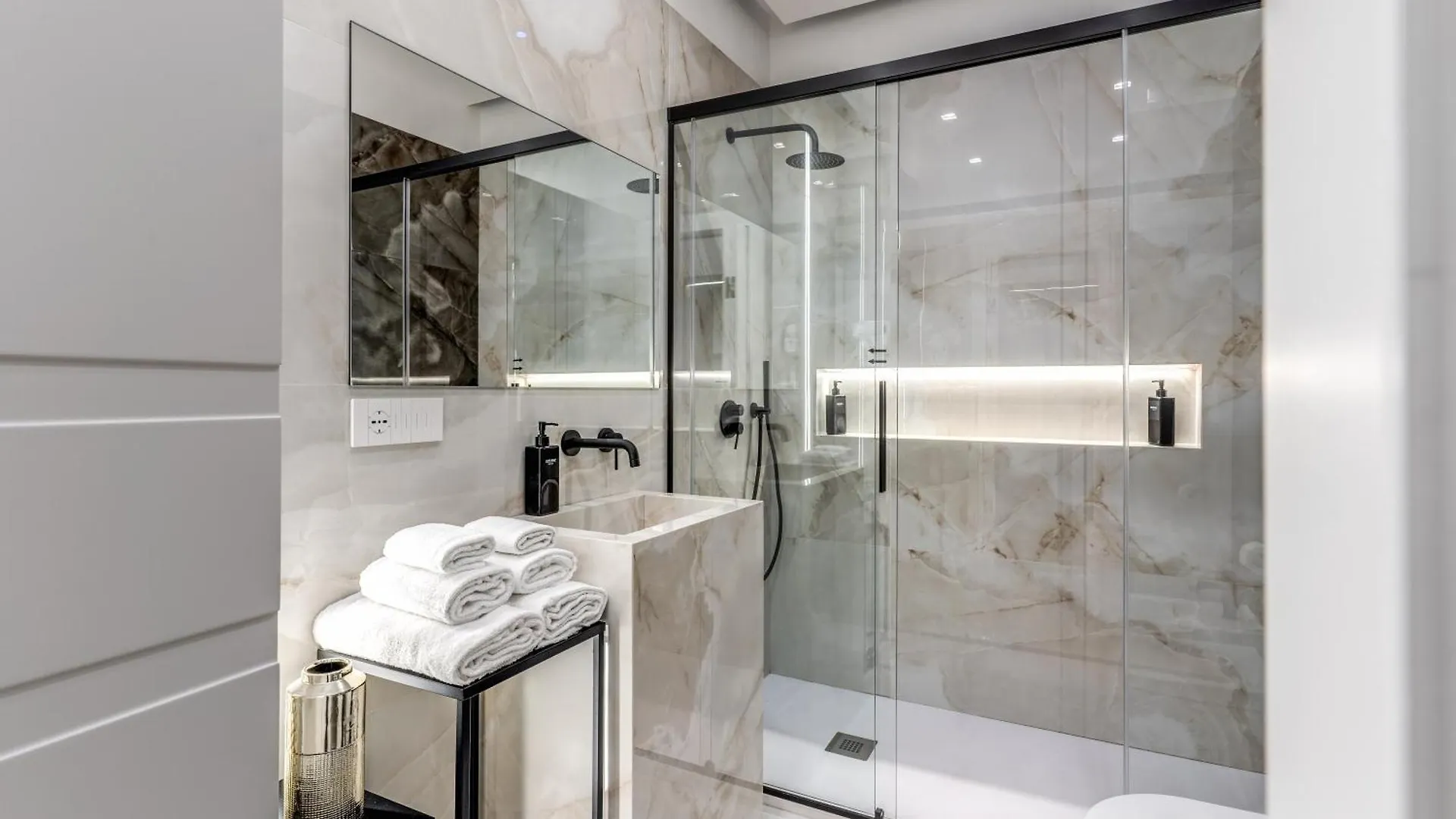 Atarooms Suites Napoli Italia