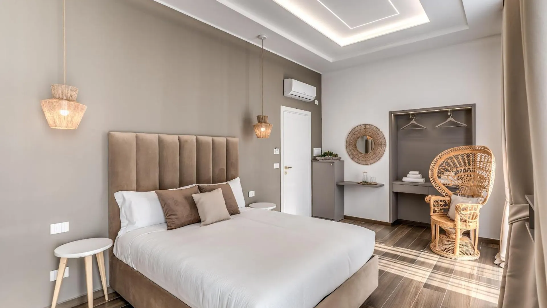 Atarooms Suites Napoli 0*, Naples