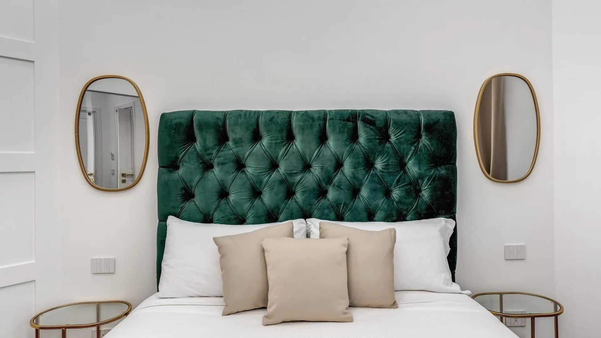 Atarooms Suites Napoli 0*, Naples